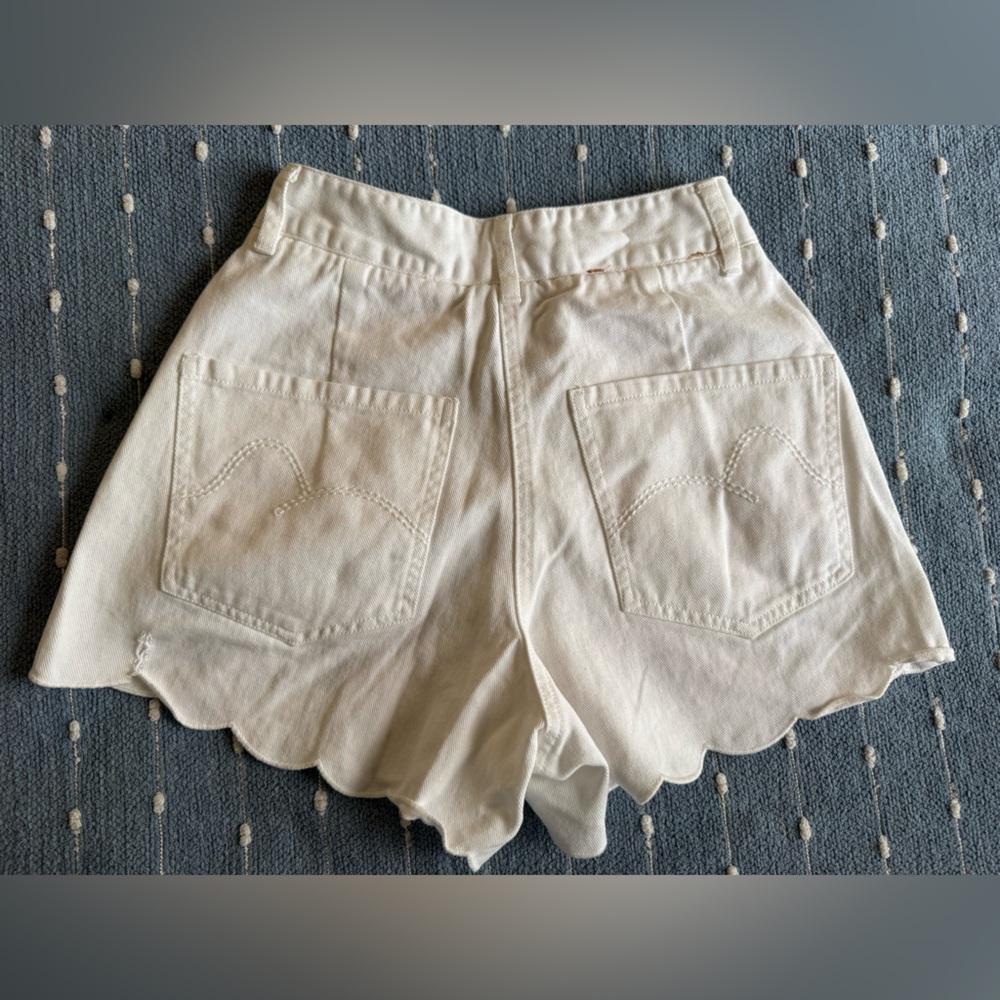 FARM Rio Richelieu Embroidered Shorts - Picture 3 of 5